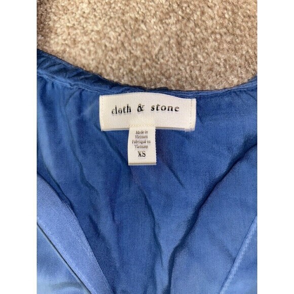 Anthropologie Cloth and Stone Top Shirred Button Down Blue Ombré XS - Picture 10 of 11